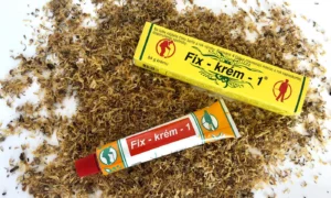 Náš príbeh alebo ako s nami išiel čas. Od sna k realite: Príbeh Fix-krému. Každý veľký príbeh sa začína jedinou myšlienkou. Pre nás to bol sen nášho zakladateľa, Elemíra Kellnera (1919-2013), ktorý pred Nežnou revolúciou hľadal riešenie na vlastné zdravotné problémy.